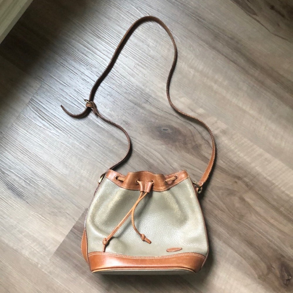 Vintage 80’s Liz Claiborne leather bucket bag